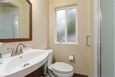 2746 Harlow Rd, Eugene, OR 97401 - Photo 11