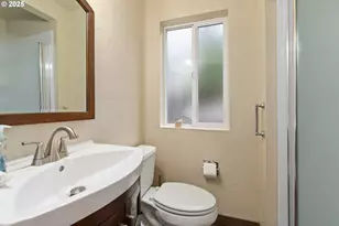 2746 Harlow Rd, Eugene, OR 97401 - Photo 11