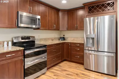 2746 Harlow Rd, Eugene, OR 97401 - Photo 3