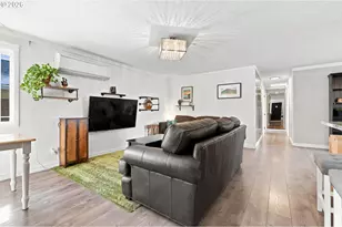 10324 SE Ellis St, Portland, OR 97266 - Photo 5