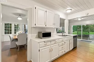 2260 E 15th Ave, Eugene, OR 97403 - Photo 17