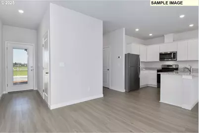 1215 Parkside Ave, Woodburn, OR 97071 - Photo 5