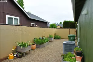 175 River Walk Pl, Cottage Grove, OR 97424 - Photo 27