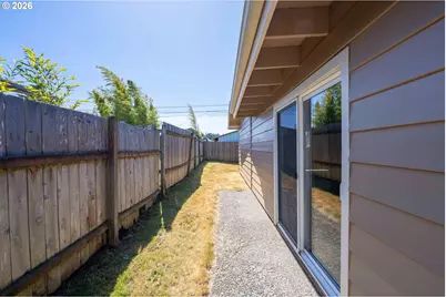 1532 Johnson St, North Bend, OR 97459 - Photo 33