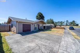 1532 Johnson St, North Bend, OR 97459 - Photo 3