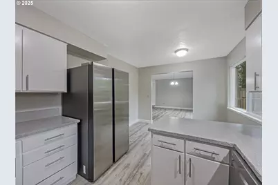 2531 SW Stanley Ct, Portland, OR 97219 - Photo 9