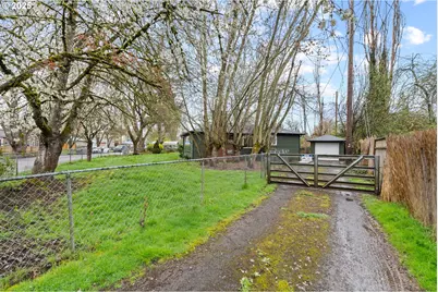 245 SW 133rd Ave, Beaverton, OR 97005 - Photo 3