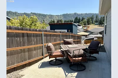 675 SE Brush Ct, Winston, OR 97496 - Photo 25