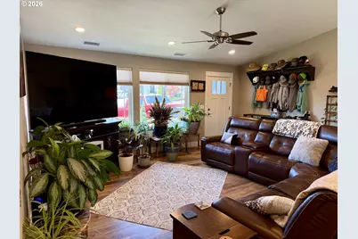 675 SE Brush Ct, Winston, OR 97496 - Photo 9
