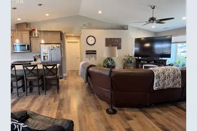 675 SE Brush Ct, Winston, OR 97496 - Photo 5