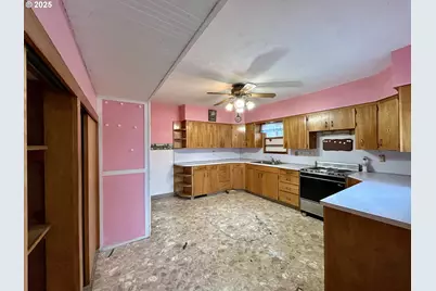 823 W 8th St, The Dalles, OR 97058 - Photo 13