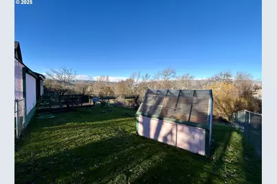 823 W 8th St, The Dalles, OR 97058 - Photo 5