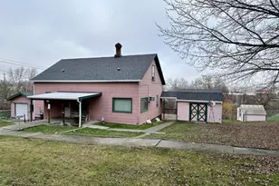 823 W 8th St, The Dalles, OR 97058 - Photo 1