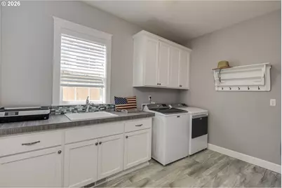 781 E McKinley St, Carlton, OR 97111 - Photo 23