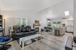 320 South St, Astoria, OR 97103 - Photo 5