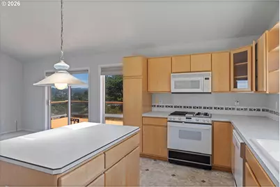 935 SW 7th St, Lincoln City, OR 97367 - Photo 15