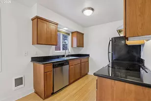 2301 SE Caruthers St, Portland, OR 97214 - Photo 17