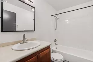 2301 SE Caruthers St, Portland, OR 97214 - Photo 23