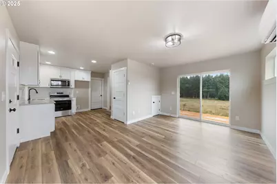 1006 NW Kindness Ct, Willamina, OR 97396 - Photo 5