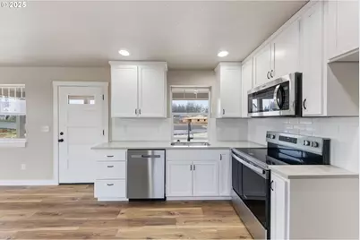 1006 NW Kindness Ct, Willamina, OR 97396 - Photo 7