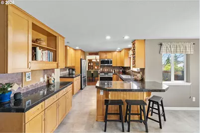 13270 Princeton Ct, Lake Oswego, OR 97035 - Photo 7