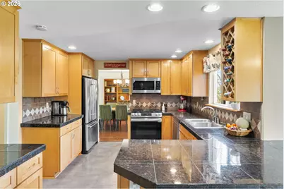 13270 Princeton Ct, Lake Oswego, OR 97035 - Photo 7
