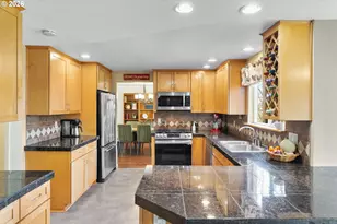 13270 Princeton Ct, Lake Oswego, OR 97035 - Photo 7