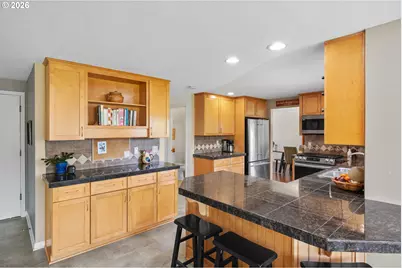 13270 Princeton Ct, Lake Oswego, OR 97035 - Photo 9