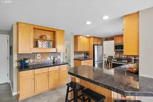 13270 Princeton Ct, Lake Oswego, OR 97035 - Photo 9