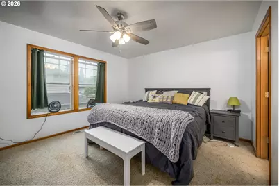 2015 Chase Loop SW, Albany, OR 97321 - Photo 17