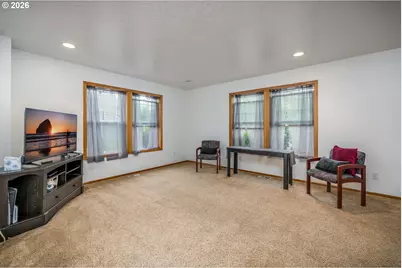 2015 Chase Loop SW, Albany, OR 97321 - Photo 5