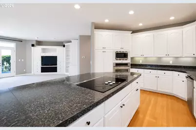 15686 SW Pleasantview Ct, Portland, OR 97224 - Photo 9