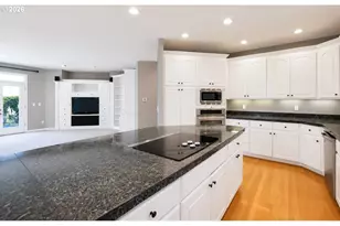 15686 SW Pleasantview Ct, Portland, OR 97224 - Photo 9