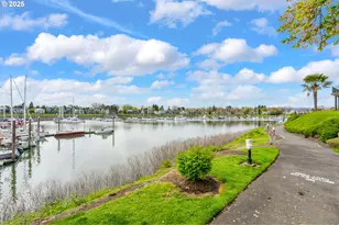 198 N Hayden Bay Dr, Portland, OR 97217 - Photo 23