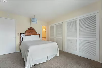 198 N Hayden Bay Dr, Portland, OR 97217 - Photo 13