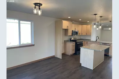 300 N Jellison St, Amity, OR 97101 - Photo 13