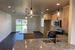 300 N Jellison St, Amity, OR 97101 - Photo 9