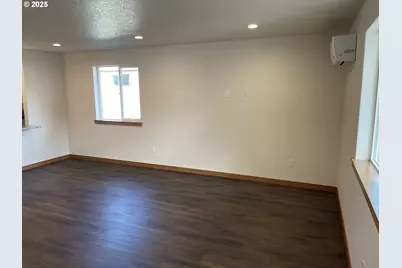 300 N Jellison St, Amity, OR 97101 - Photo 5