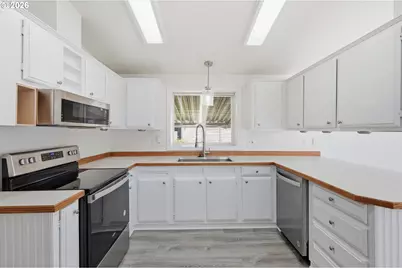 3355 N Delta Hwy #26, Eugene, OR 97408 - Photo 9