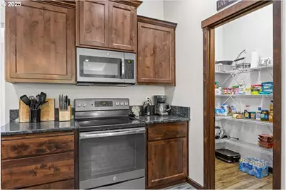 445 Hatfield Dr, Roseburg, OR 97470 - Photo 13