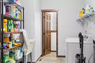 445 Hatfield Dr, Roseburg, OR 97470 - Photo 15