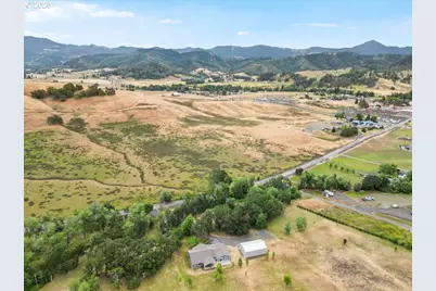 445 Hatfield Dr, Roseburg, OR 97470 - Photo 35