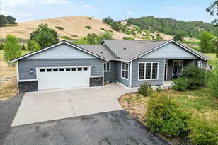 445 Hatfield Dr, Roseburg, OR 97470 - Photo 1