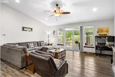 445 Hatfield Dr, Roseburg, OR 97470 - Photo 23