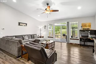 445 Hatfield Dr, Roseburg, OR 97470 - Photo 23