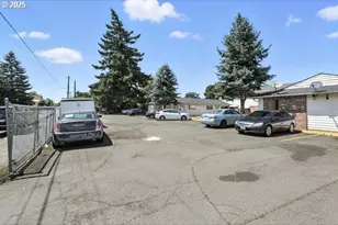 8503 SE Insley St, Portland, OR 97266 - Photo 17