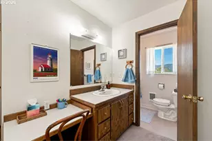 305 9th St, Garibaldi, OR 97118 - Photo 27