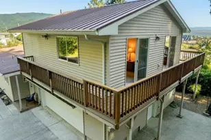 305 9th St, Garibaldi, OR 97118 - Photo 5