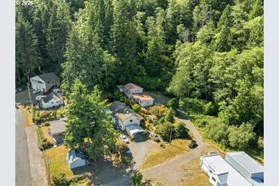 305 9th St, Garibaldi, OR 97118 - Photo 11