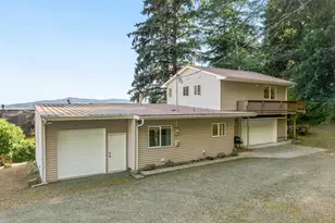 305 9th St, Garibaldi, OR 97118 - Photo 3
